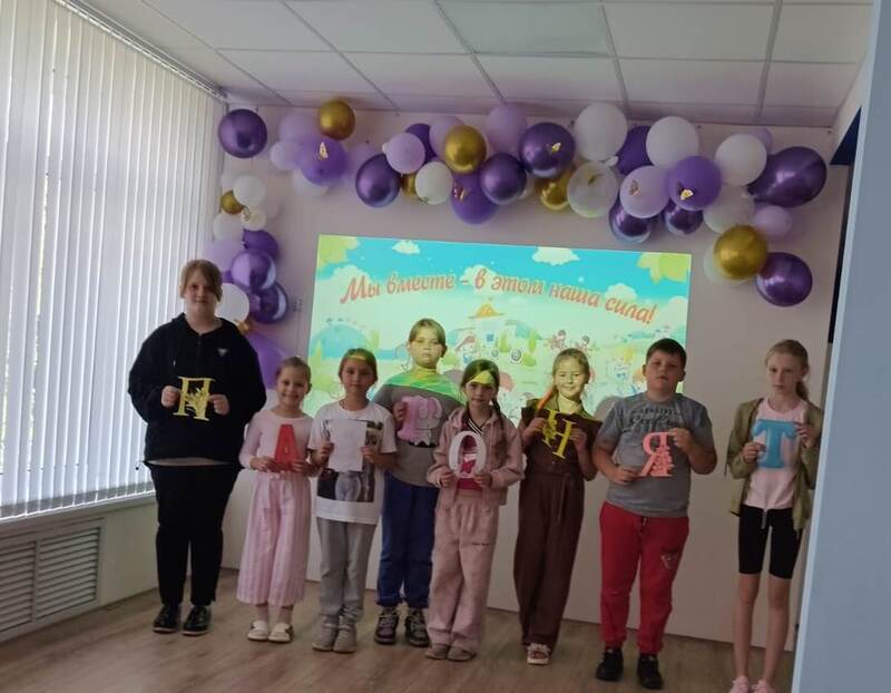Открытие летнего пришкольного лагеря.